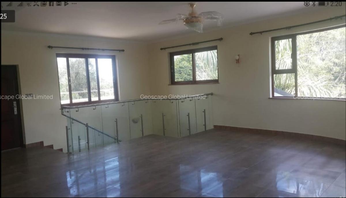 5 Bed Villa with En Suite in Runda - 4