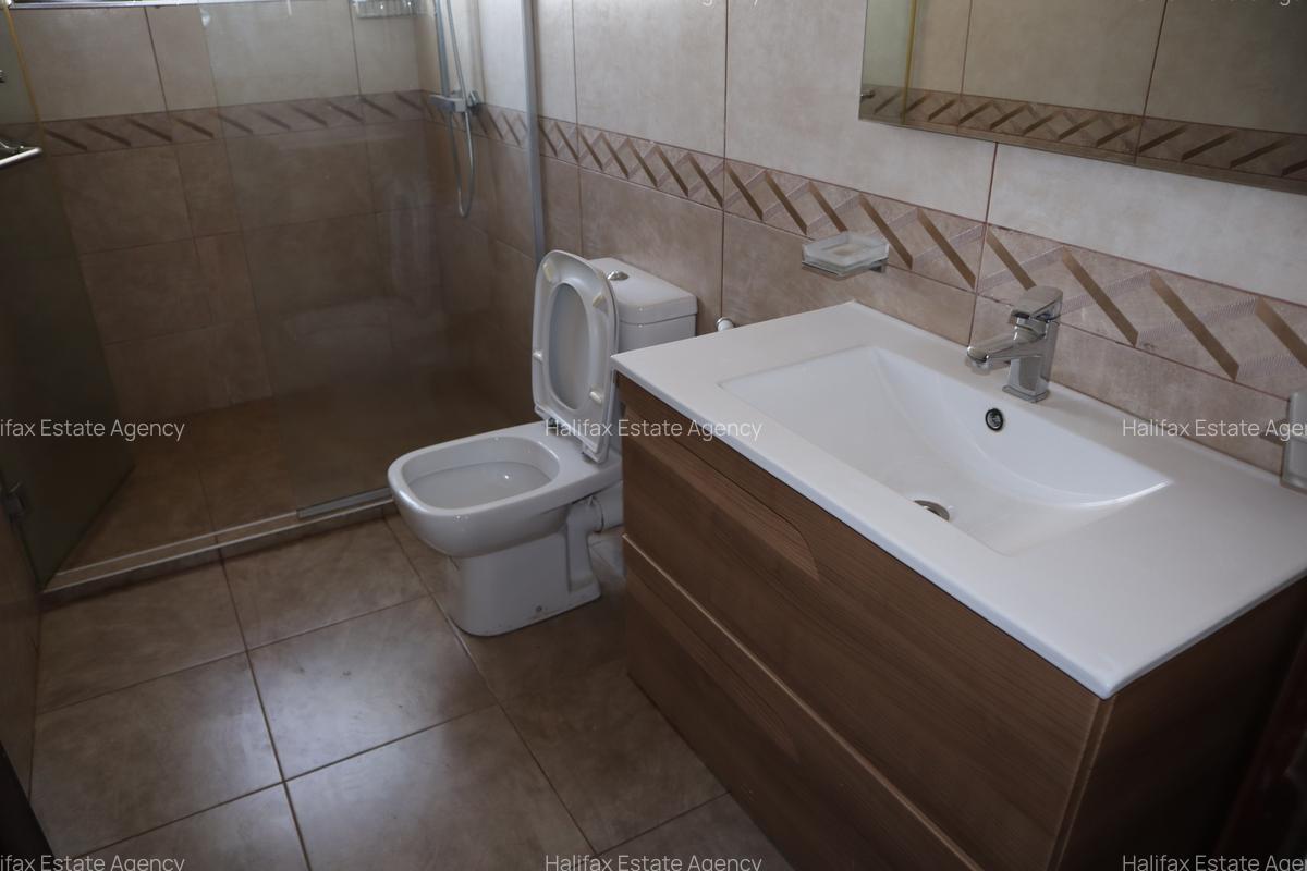 4 Bed Apartment with En Suite in Parklands - 11