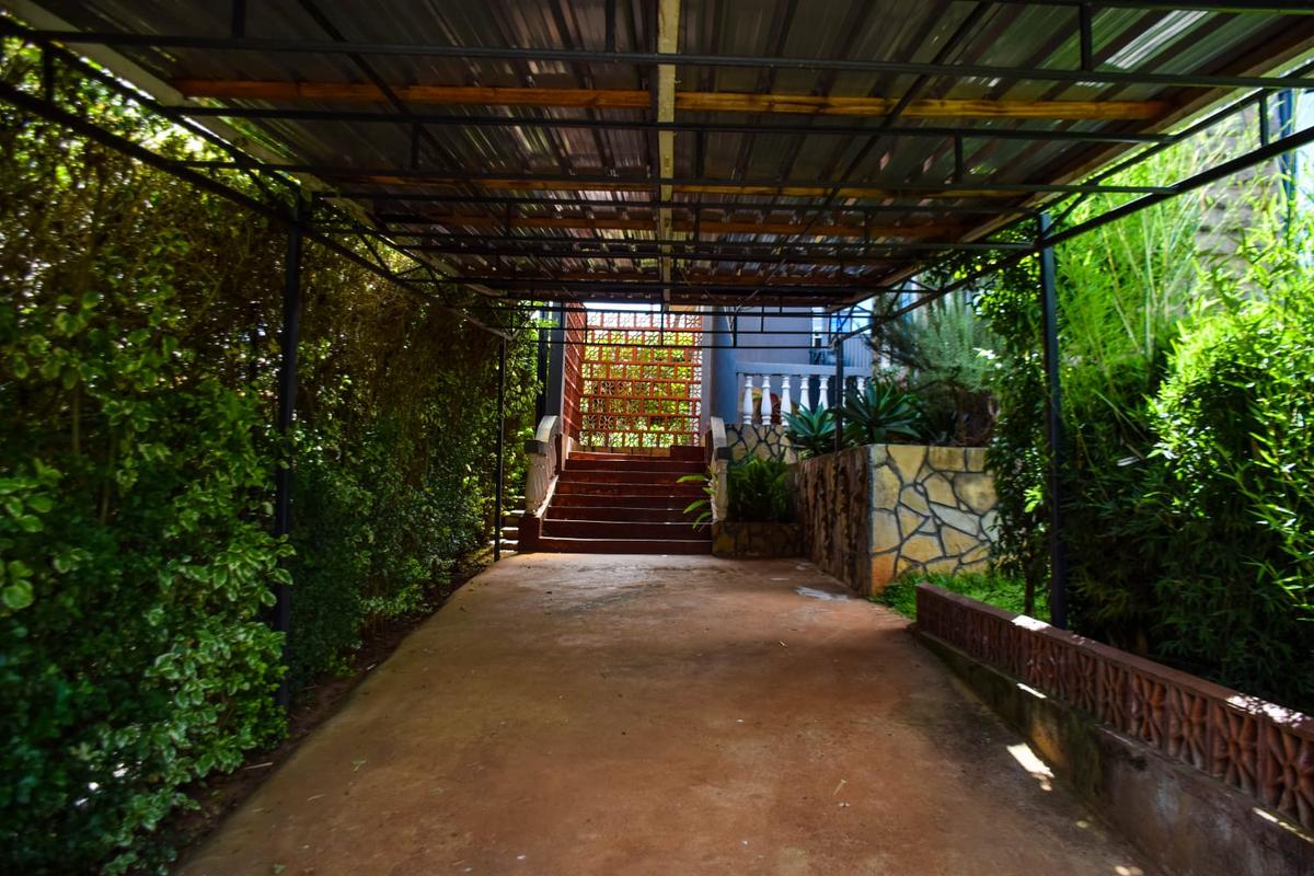 4 Bed Villa with En Suite at Riabai Road - 14
