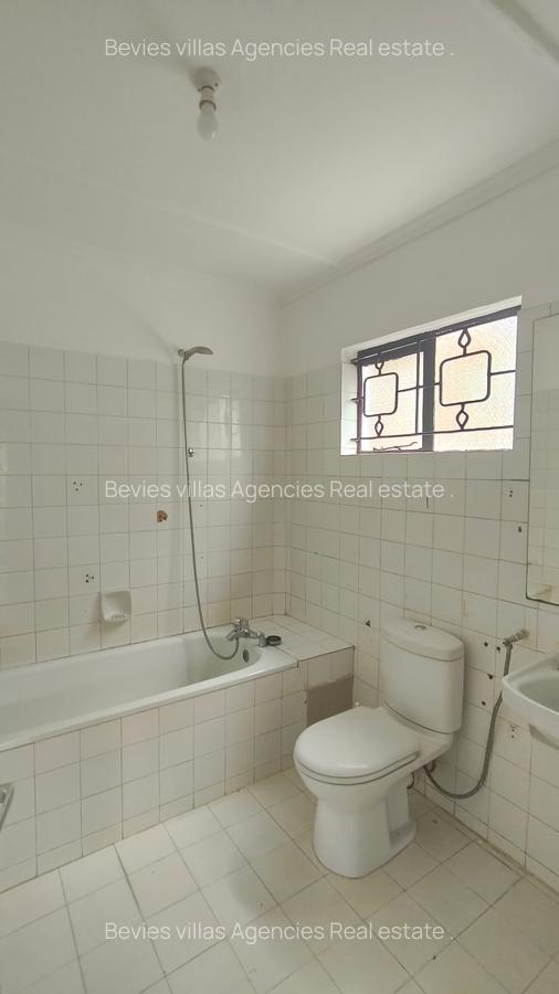 4 Bed House with En Suite at Lavington - 15