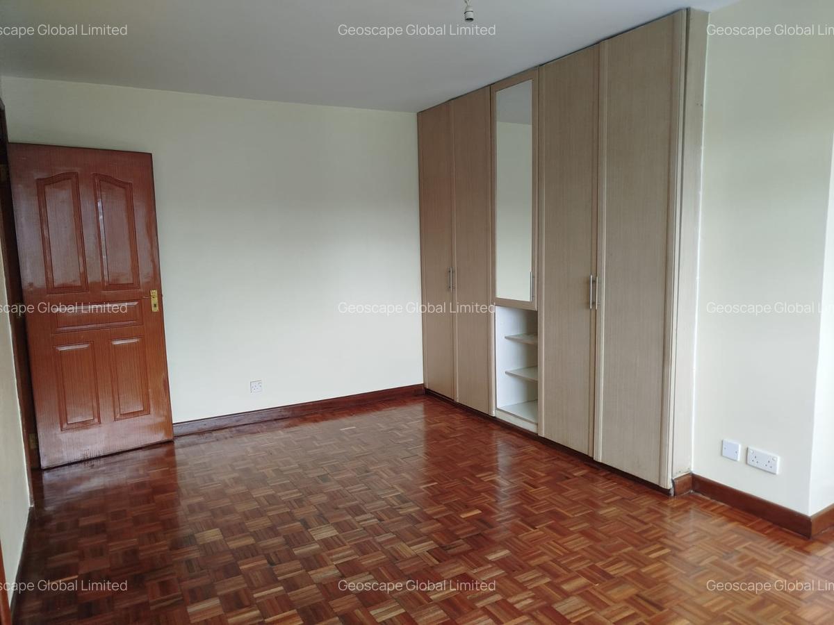 4 Bed House with En Suite in Lavington - 13