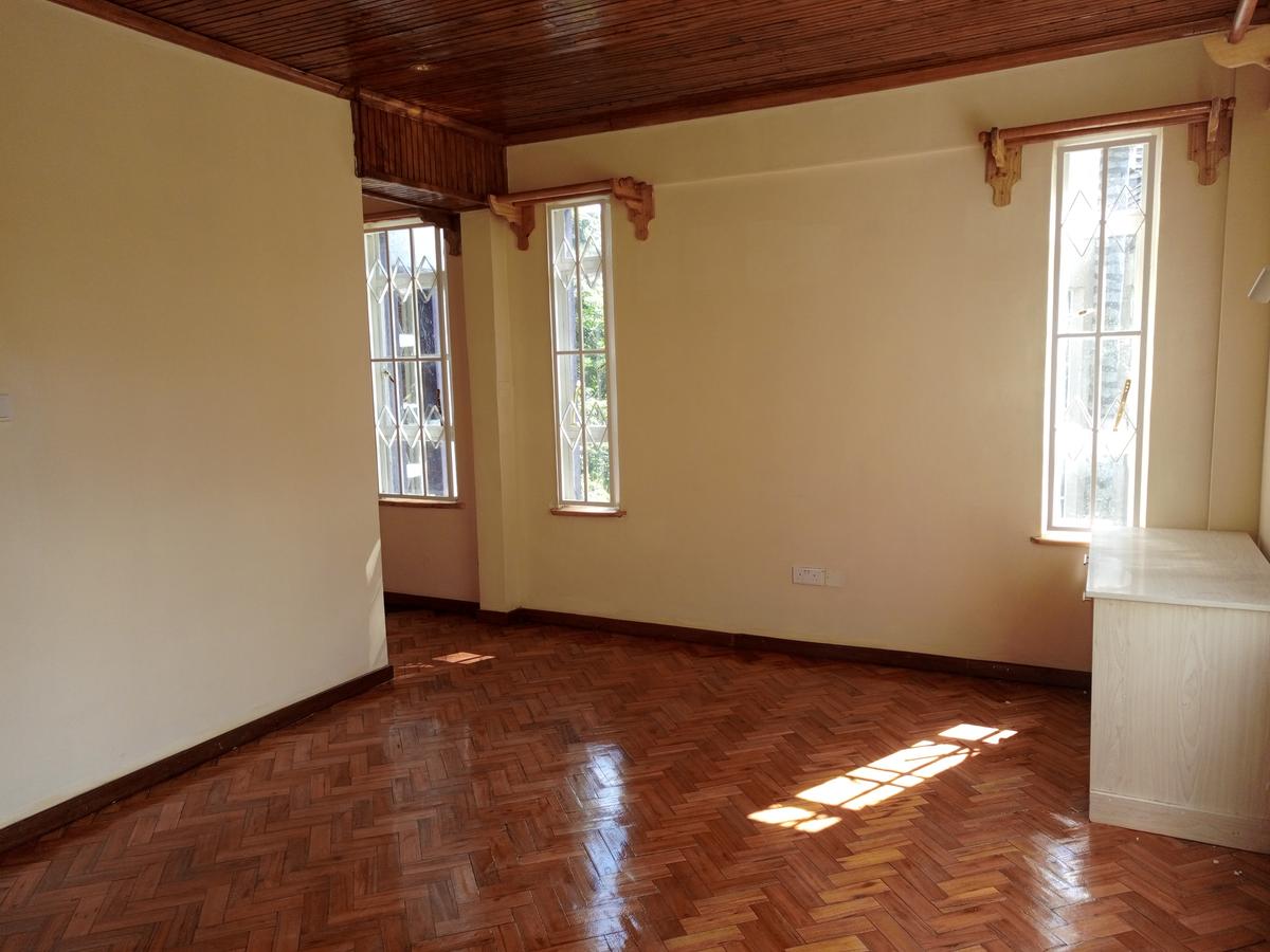 4 Bed Townhouse with En Suite at Bendera - 11