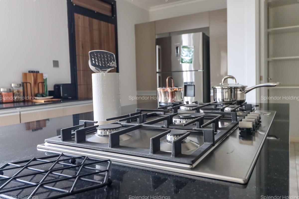 5 Bed Townhouse with En Suite in Runda - 17