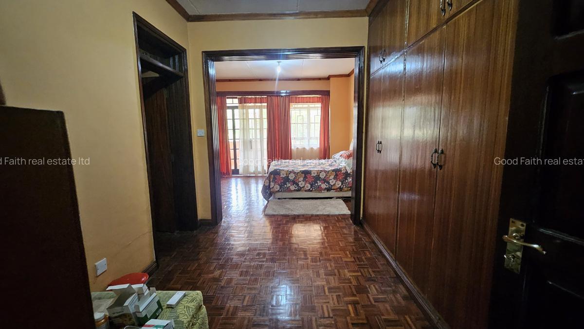 5 Bed House with En Suite in Runda - 12