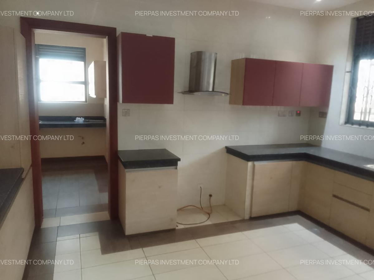 5 Bed Townhouse with En Suite in Westlands Area - 4