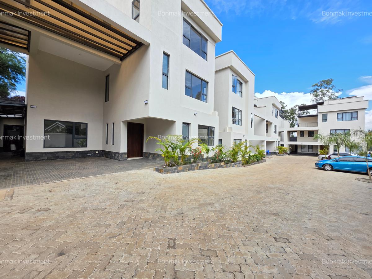 5 Bed Townhouse with En Suite at Manyani East. - 3