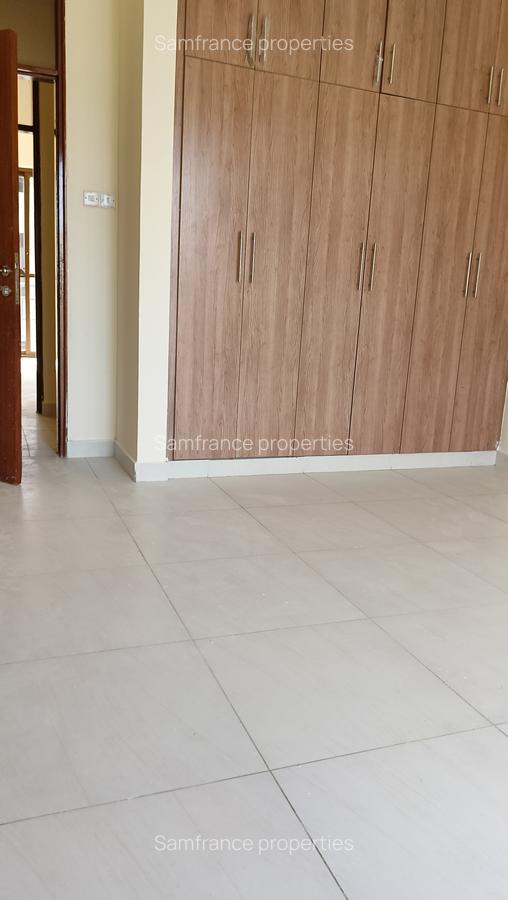 3 Bed Apartment with En Suite at Links Road - 8