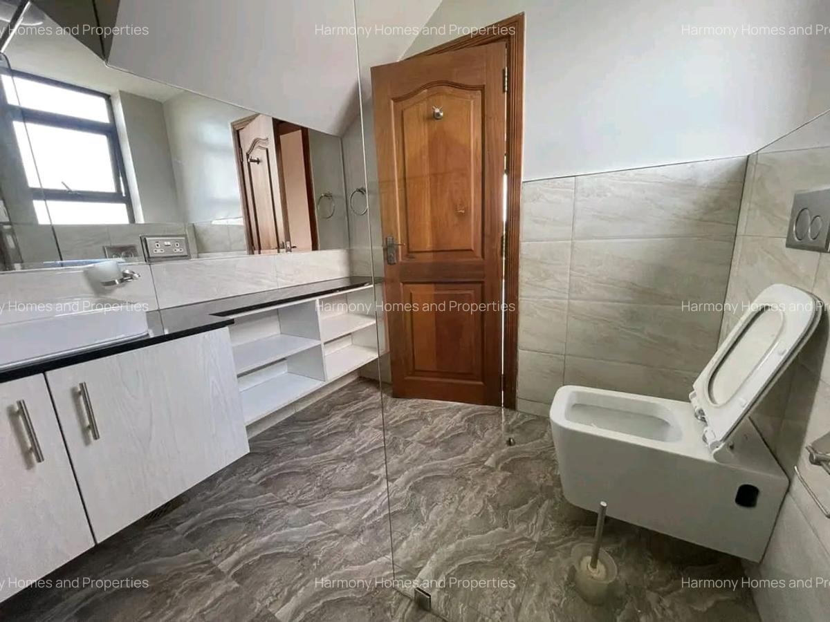 4 Bed Apartment with En Suite at Riverside - 6