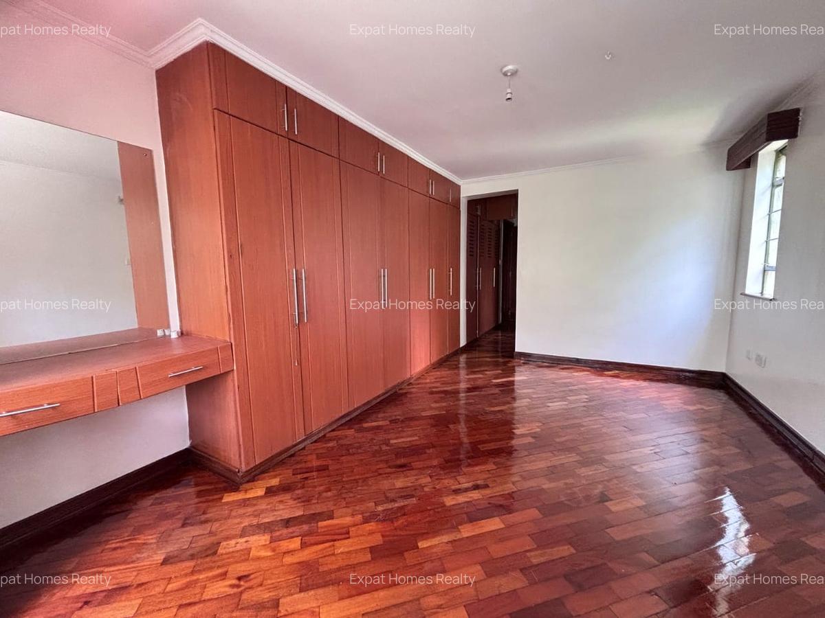 4 Bed Townhouse with En Suite in Lavington - 19