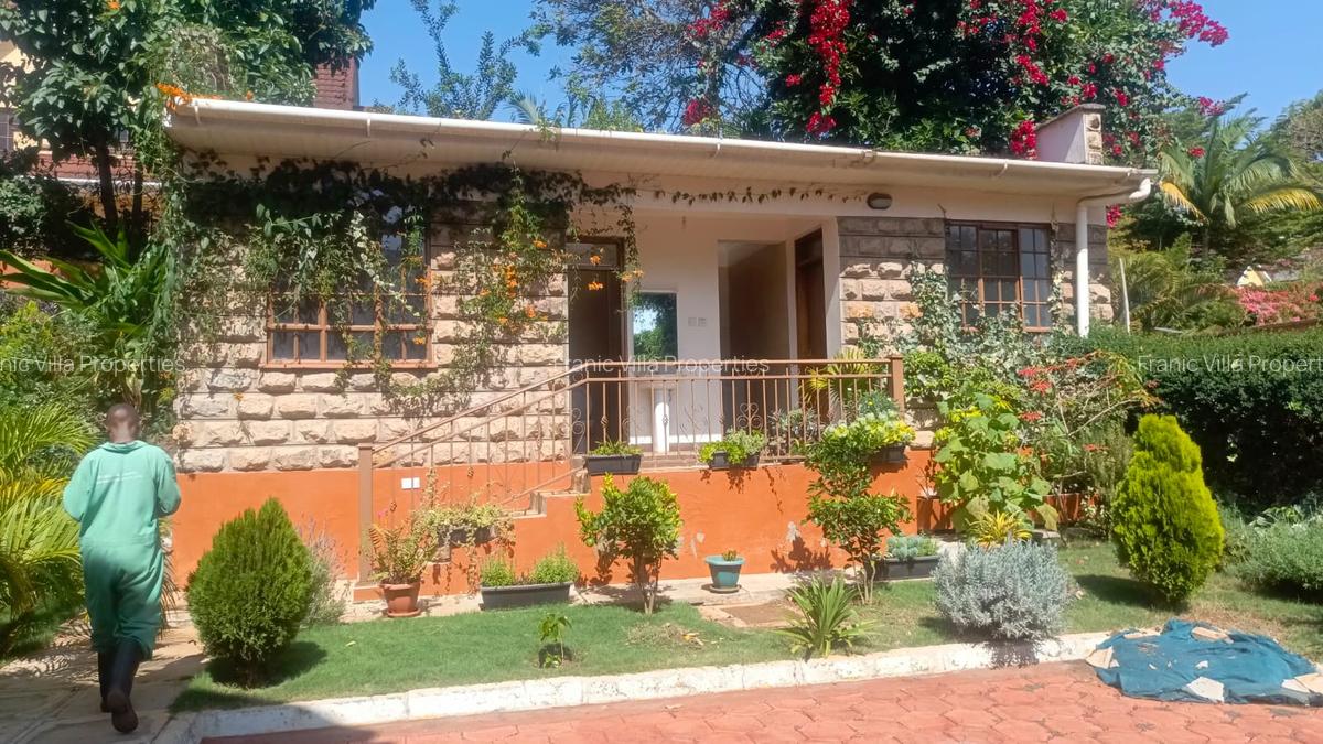 4 Bed Villa with En Suite at Rosslyn Lone Tree - 15