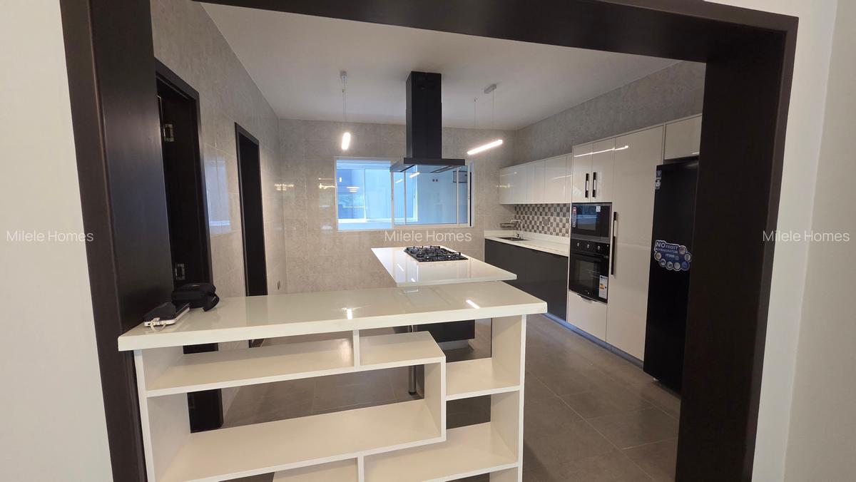 Serviced 3 Bed Apartment with En Suite at Riverside Drive - 10