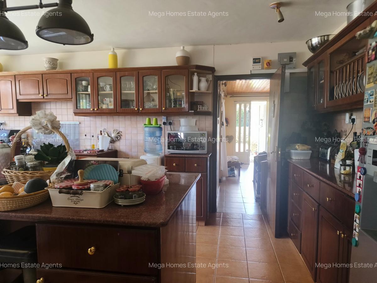 4 Bed House with En Suite in Runda - 5