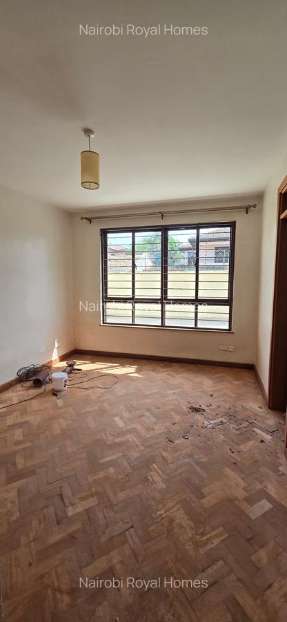 5 Bed Townhouse with En Suite at Lavington Green - 19