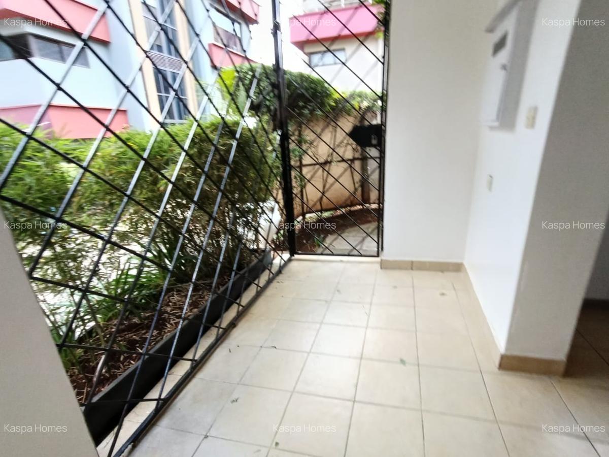 5 Bed House with En Suite in Lavington - 2