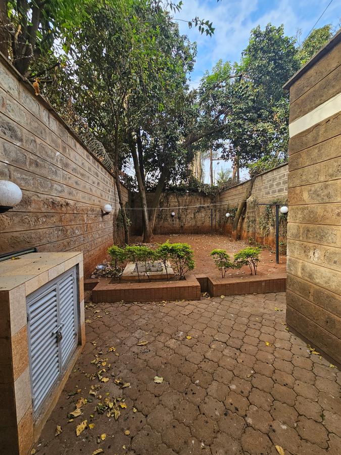 4 Bed Townhouse with En Suite at Lavington - 11