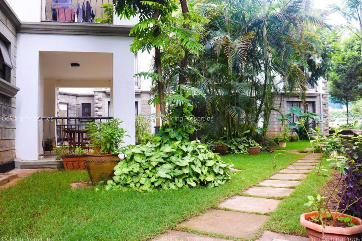 3 Bed Apartment with En Suite at Dennis Pritt Road - 5