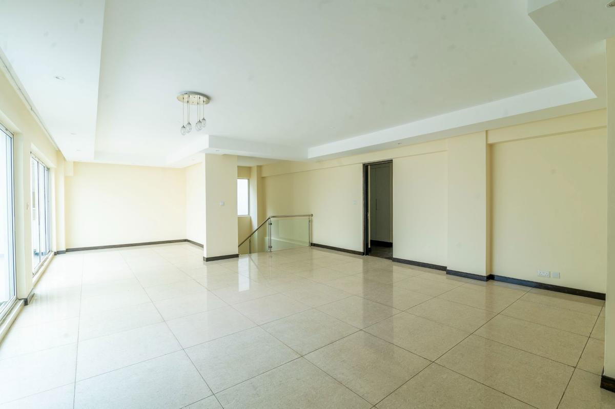 3 Bed Apartment with En Suite at Riverside Drive - 6