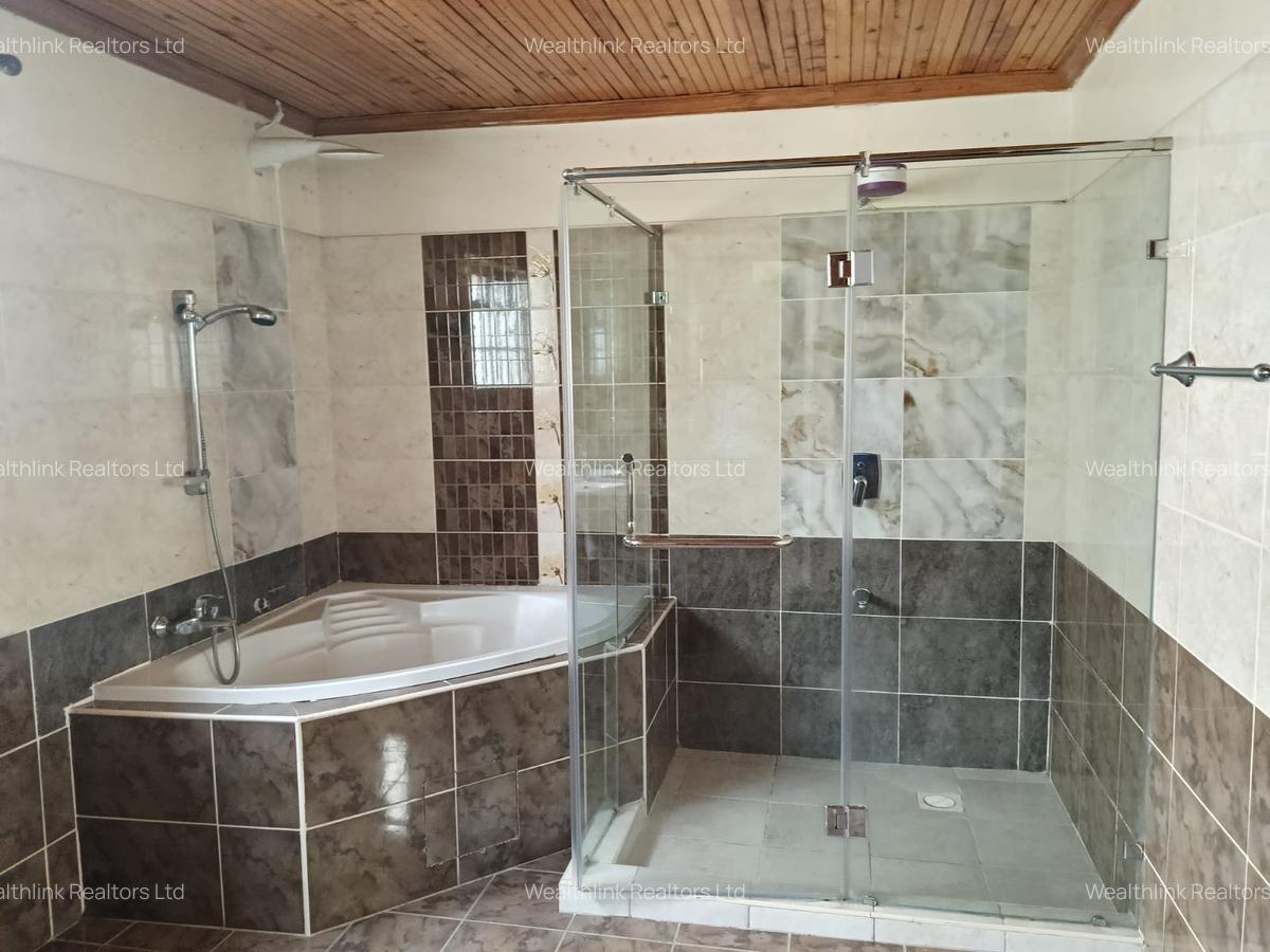 4 Bed Townhouse with En Suite at Lavington - 11