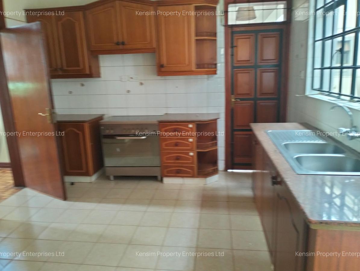 4 Bed Townhouse with En Suite in Lavington - 12