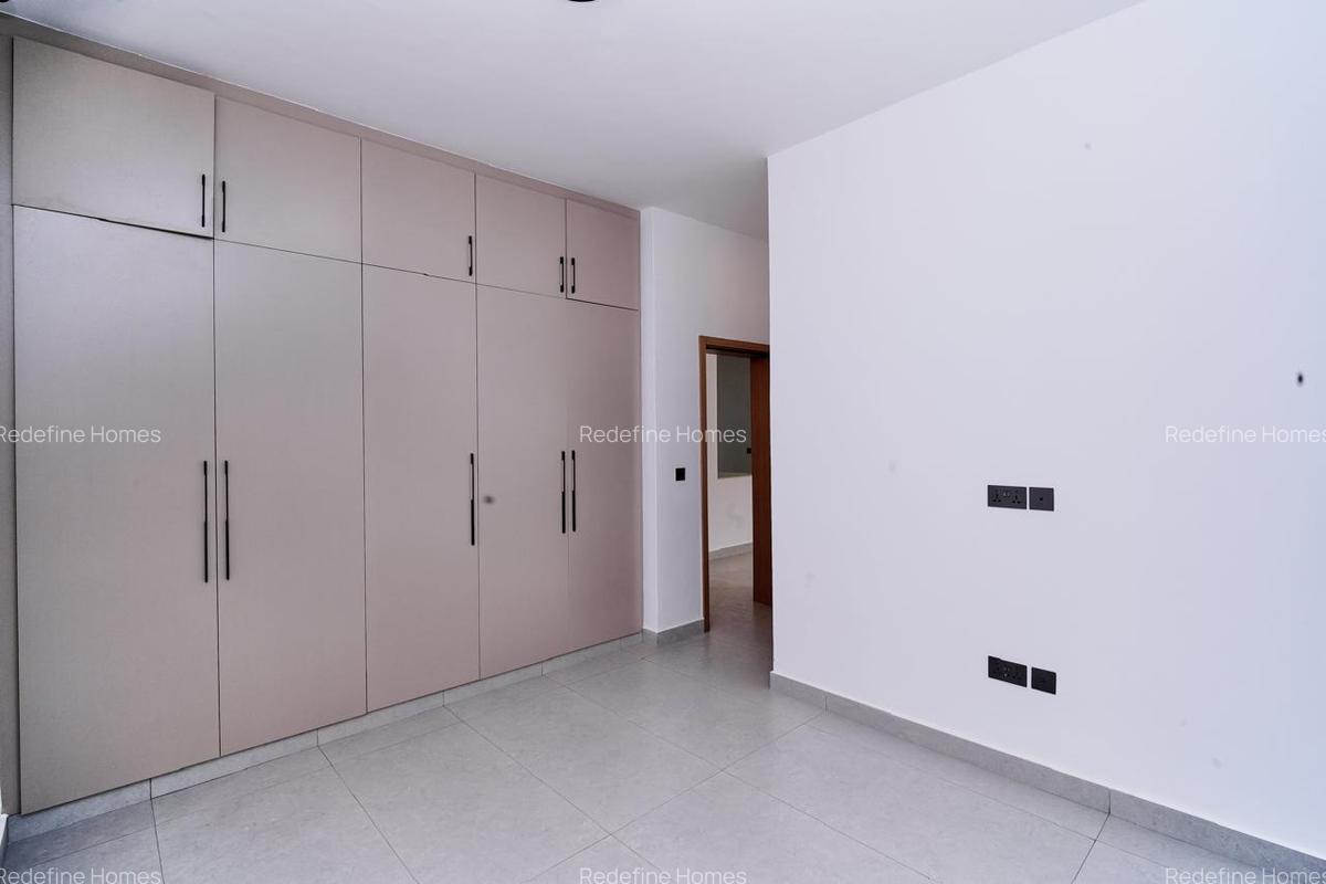 2 Bed Apartment with Gym in Brookside - 18