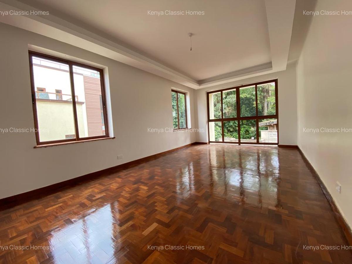 6 Bed Villa with En Suite at Lavington - 6