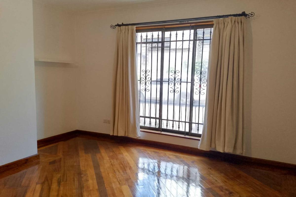 3 Bed Apartment with En Suite at Dennis Pritt Road - 16