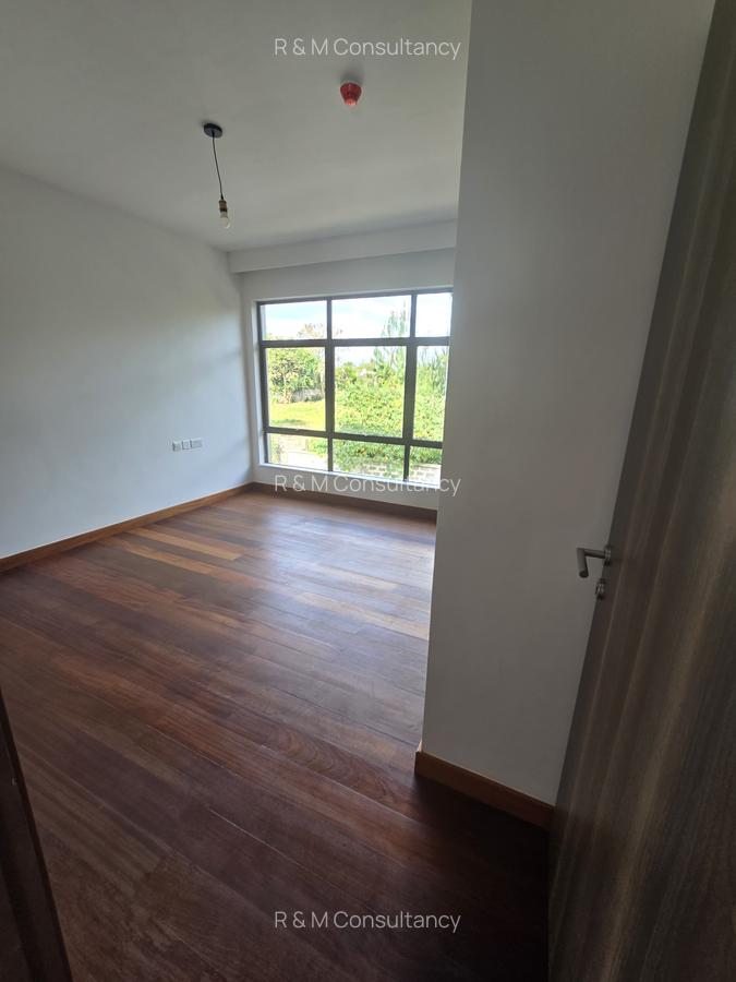 4 Bed House with En Suite at Two Rivers Mall - 9