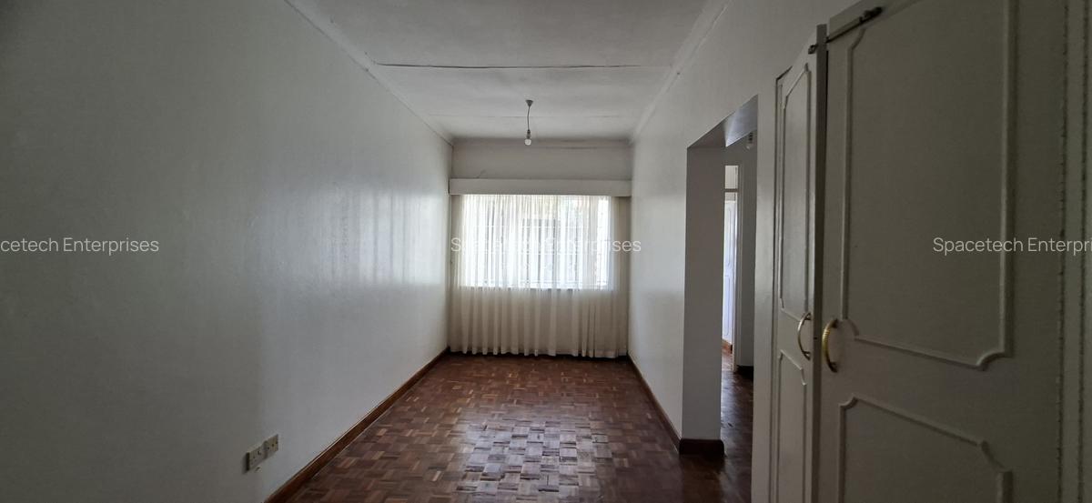 5 Bed Townhouse with En Suite in Spring Valley - 12