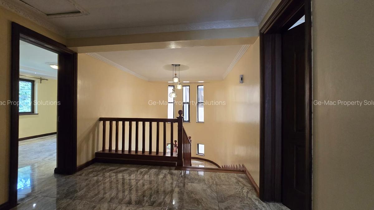 5 Bed House with En Suite in Lavington - 12