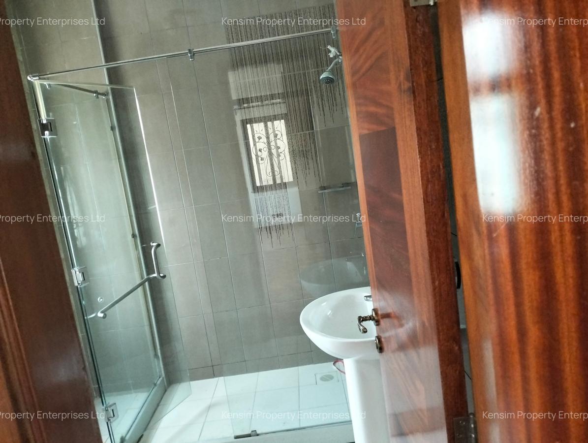 5 Bed Townhouse with En Suite in Lavington - 11