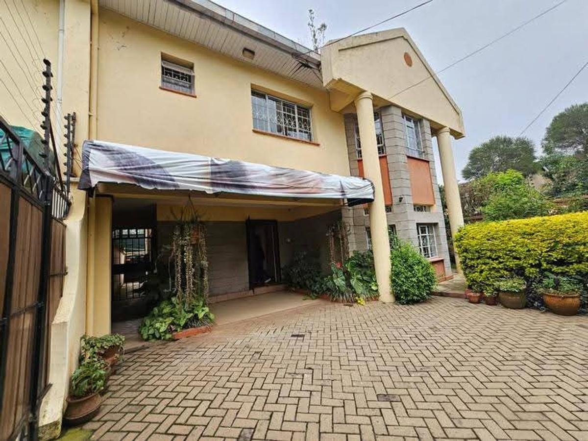 5 Bed Townhouse with En Suite at Lavington - 14