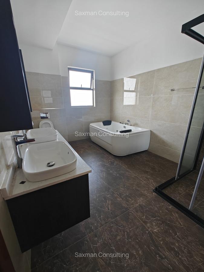 5 Bed Apartment with En Suite in General Mathenge - 16