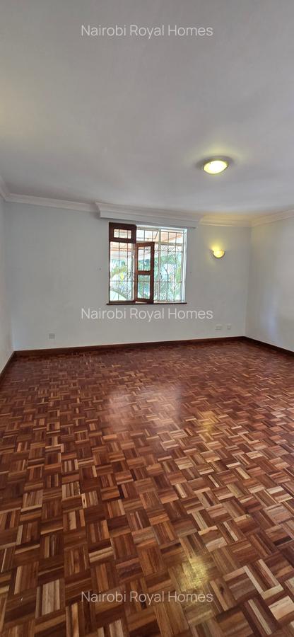 5 Bed House with En Suite at Mimosa Drive - 19