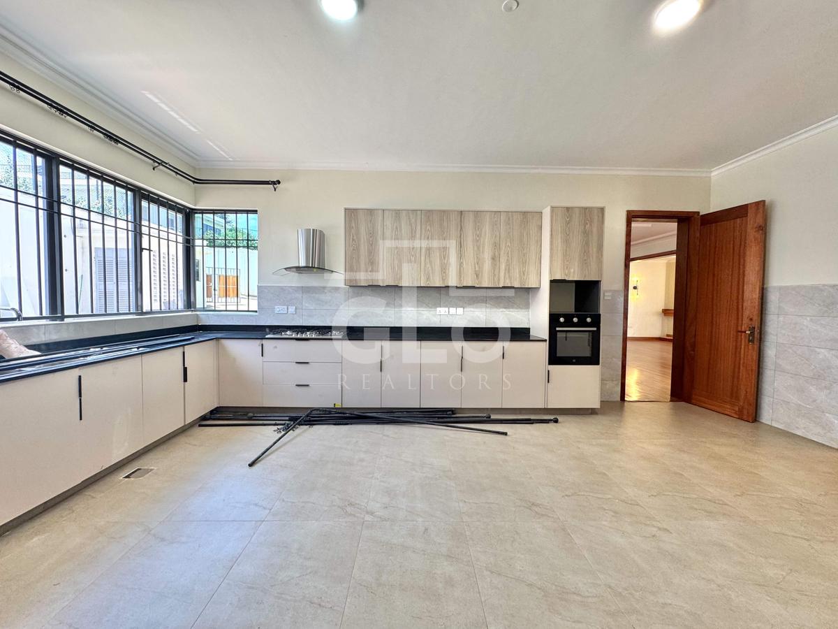 6 Bed Villa with En Suite in Loresho - 9