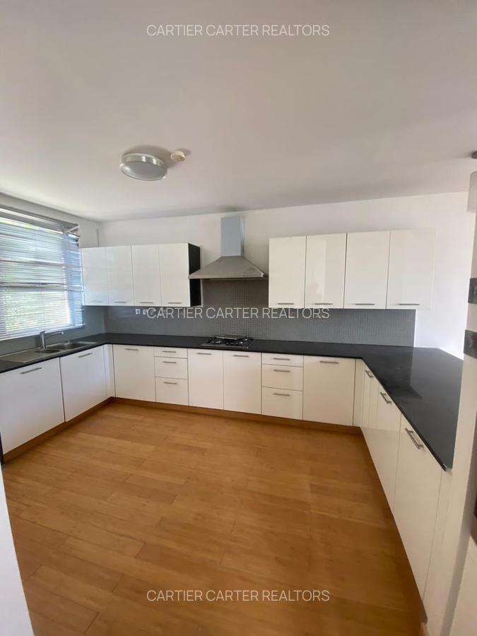 4 Bed Villa with En Suite in Garden Estate - 3