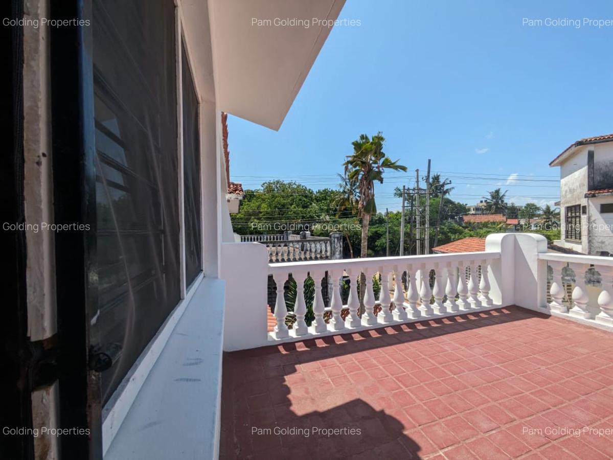 4 Bed Townhouse in Nyali Area - 9
