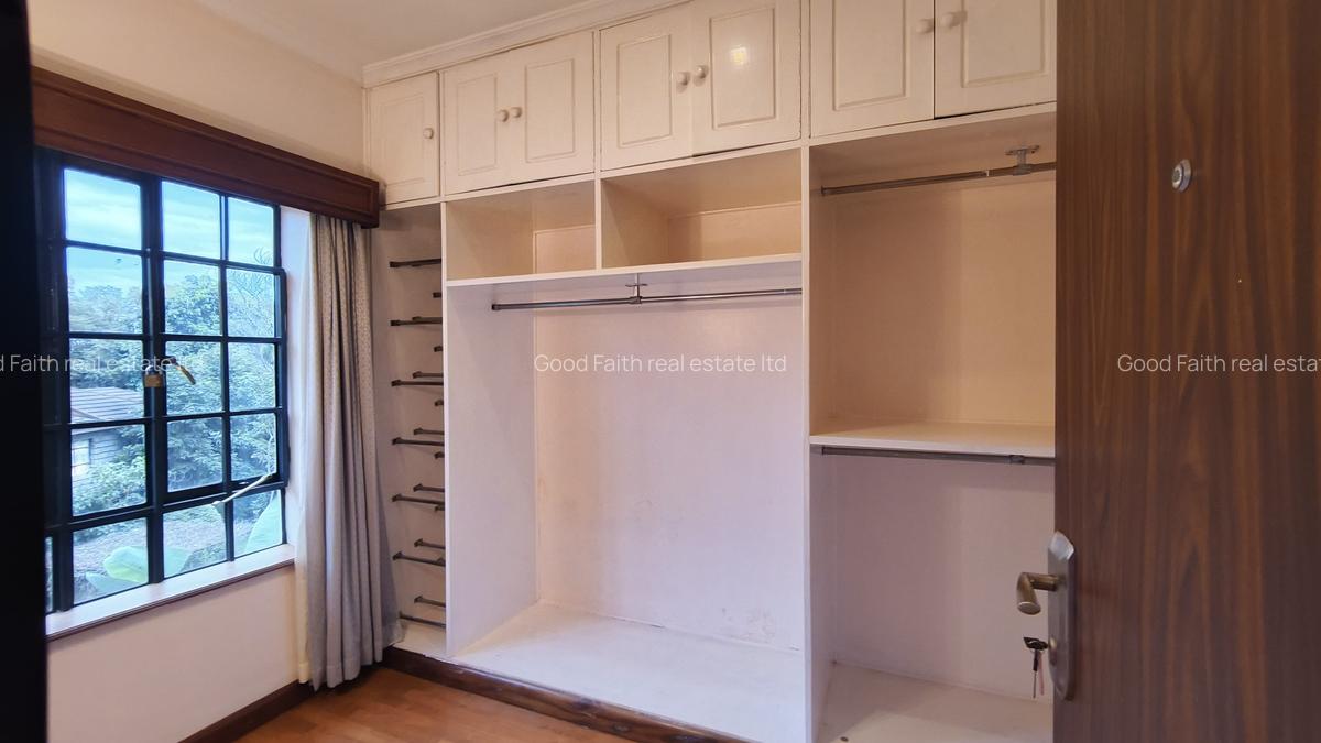 5 Bed House with En Suite in Runda - 11