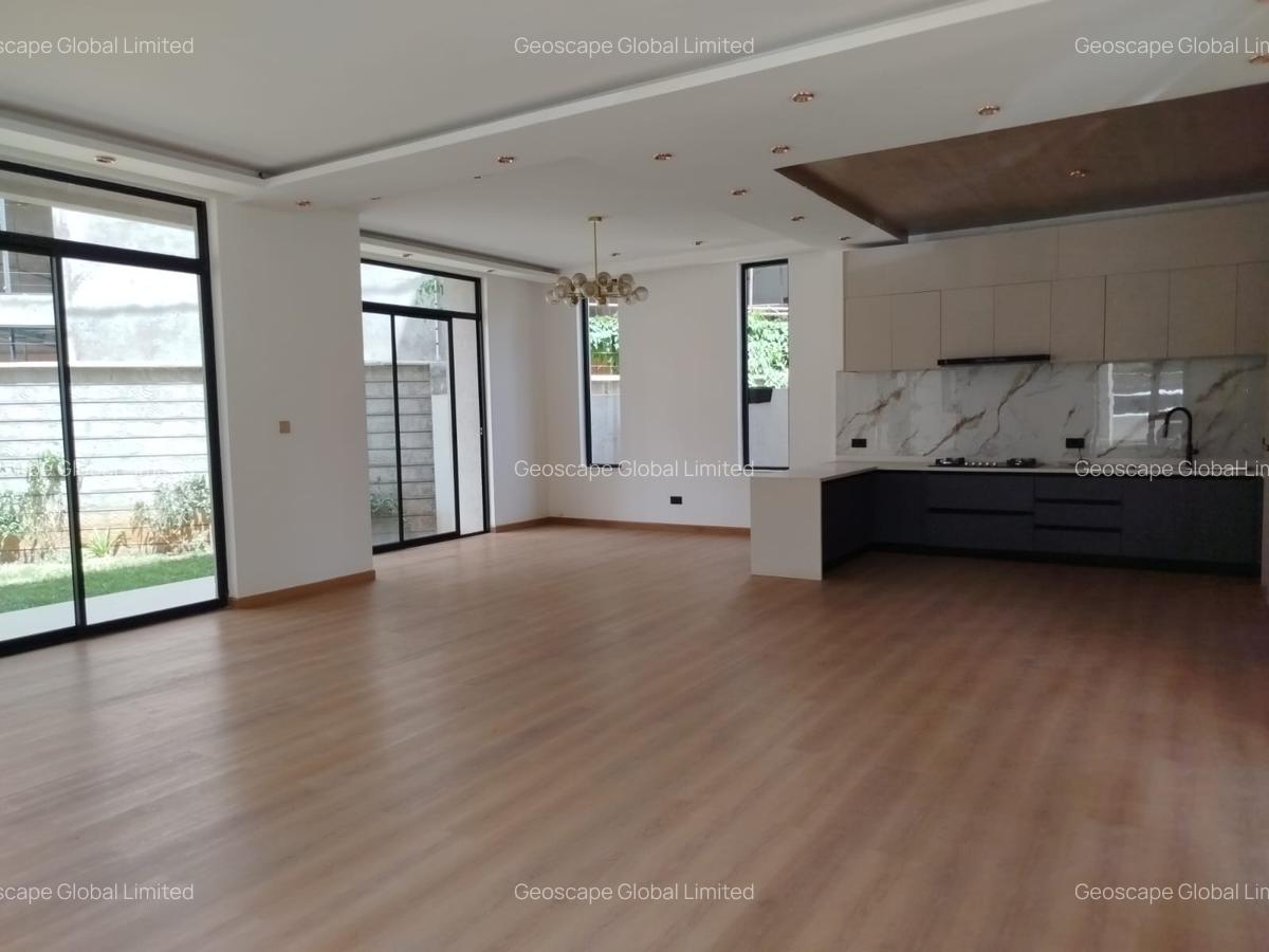 5 Bed House with En Suite in Lavington - 11