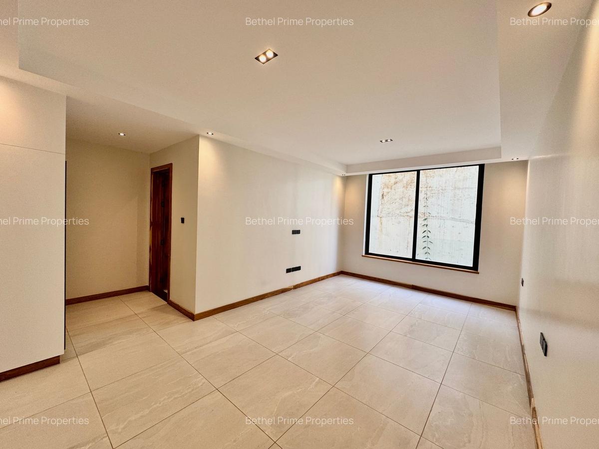 4 Bed Apartment with En Suite in Spring Valley - 8