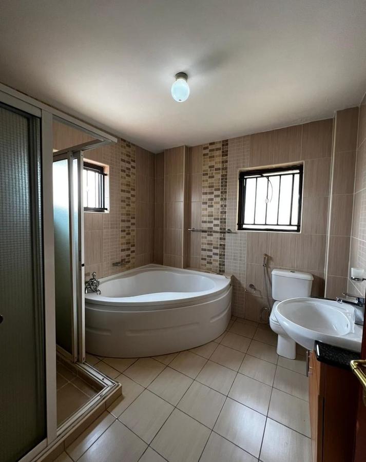 3 Bed Apartment with En Suite at Hatheru Road - 9