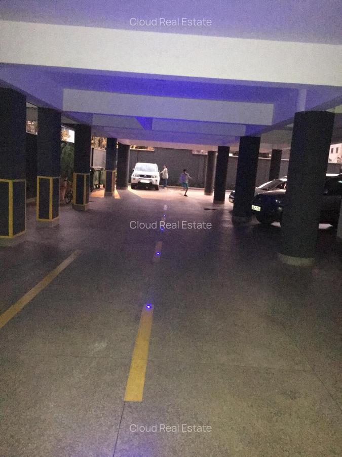 4 Bed Apartment with Lift in Parklands - 6