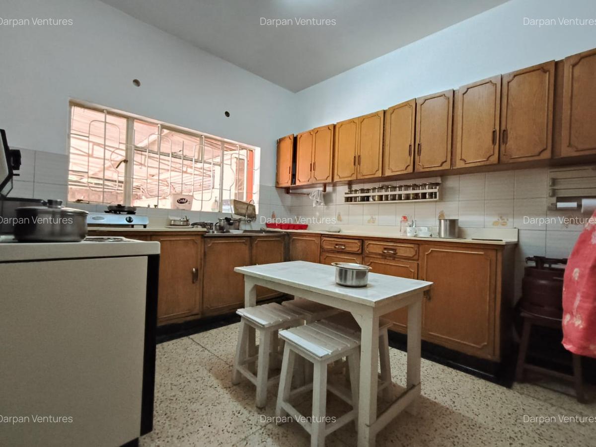 5 Bed House with Garden in Parklands - 3