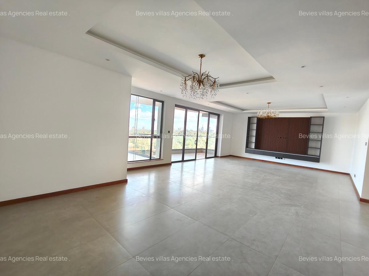 3 Bed Apartment with En Suite at Riverside - 4