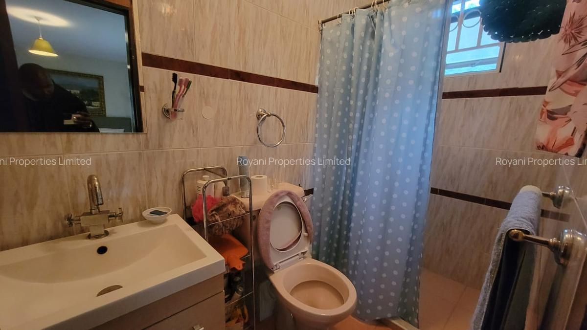 5 Bed House with En Suite in Lavington - 14