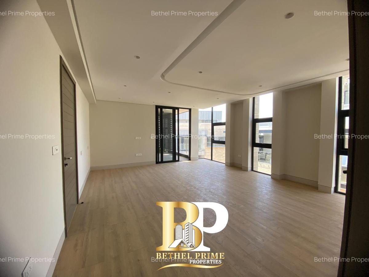 5 Bed Townhouse with En Suite in Brookside - 12