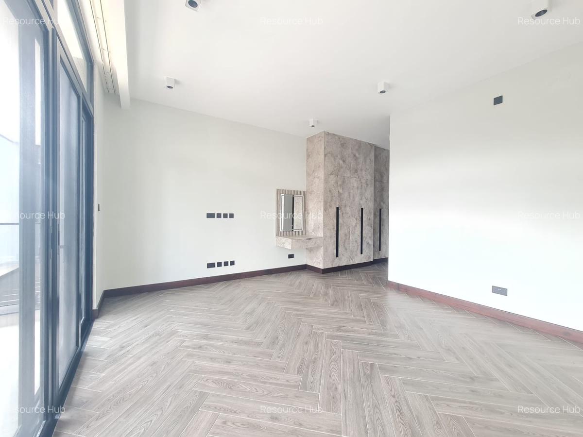 5 Bed House with En Suite at Nyari - 9