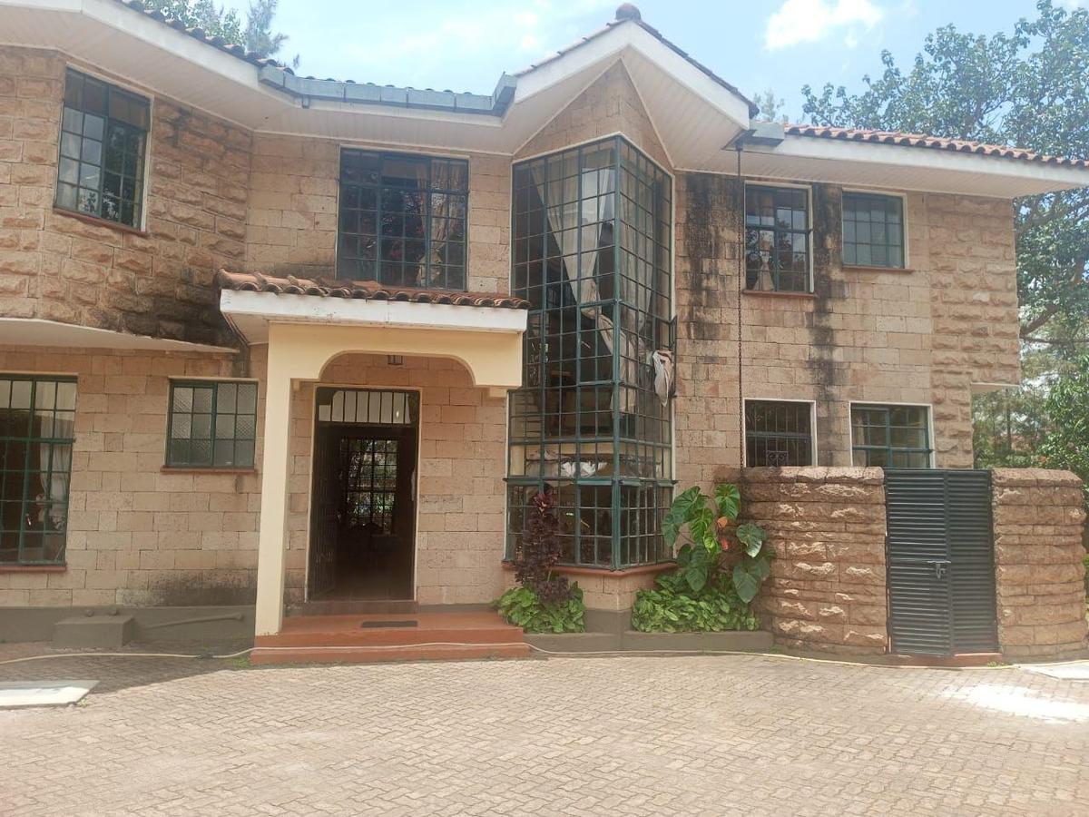 3 Bed Townhouse with En Suite in Ridgeways - 1