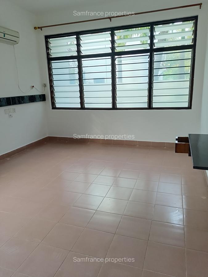 2 Bed Villa with En Suite at 3 Rd Avanue - 5