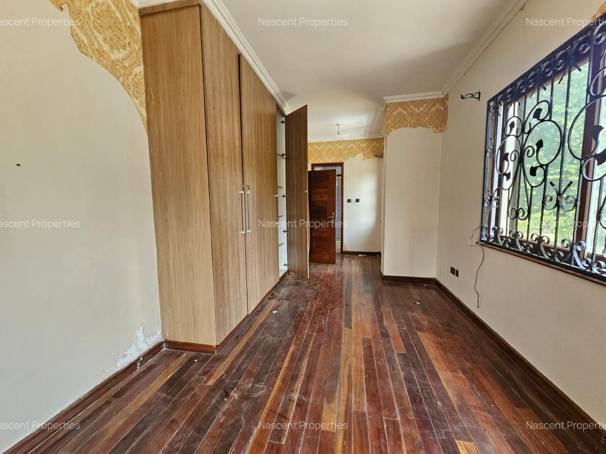 5 Bed Townhouse with En Suite in Lavington - 4