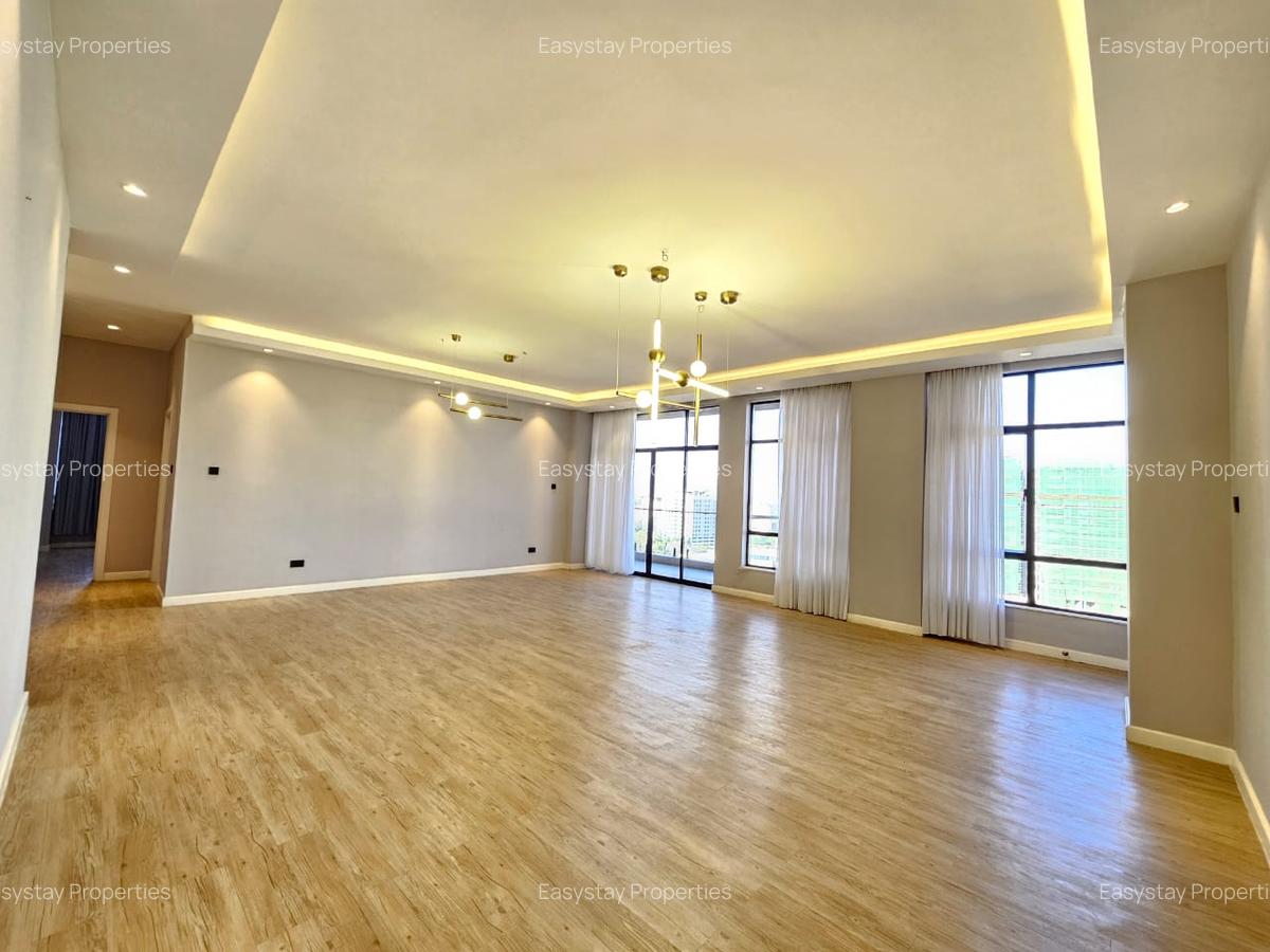 3 Bed Apartment with En Suite in Brookside - 2